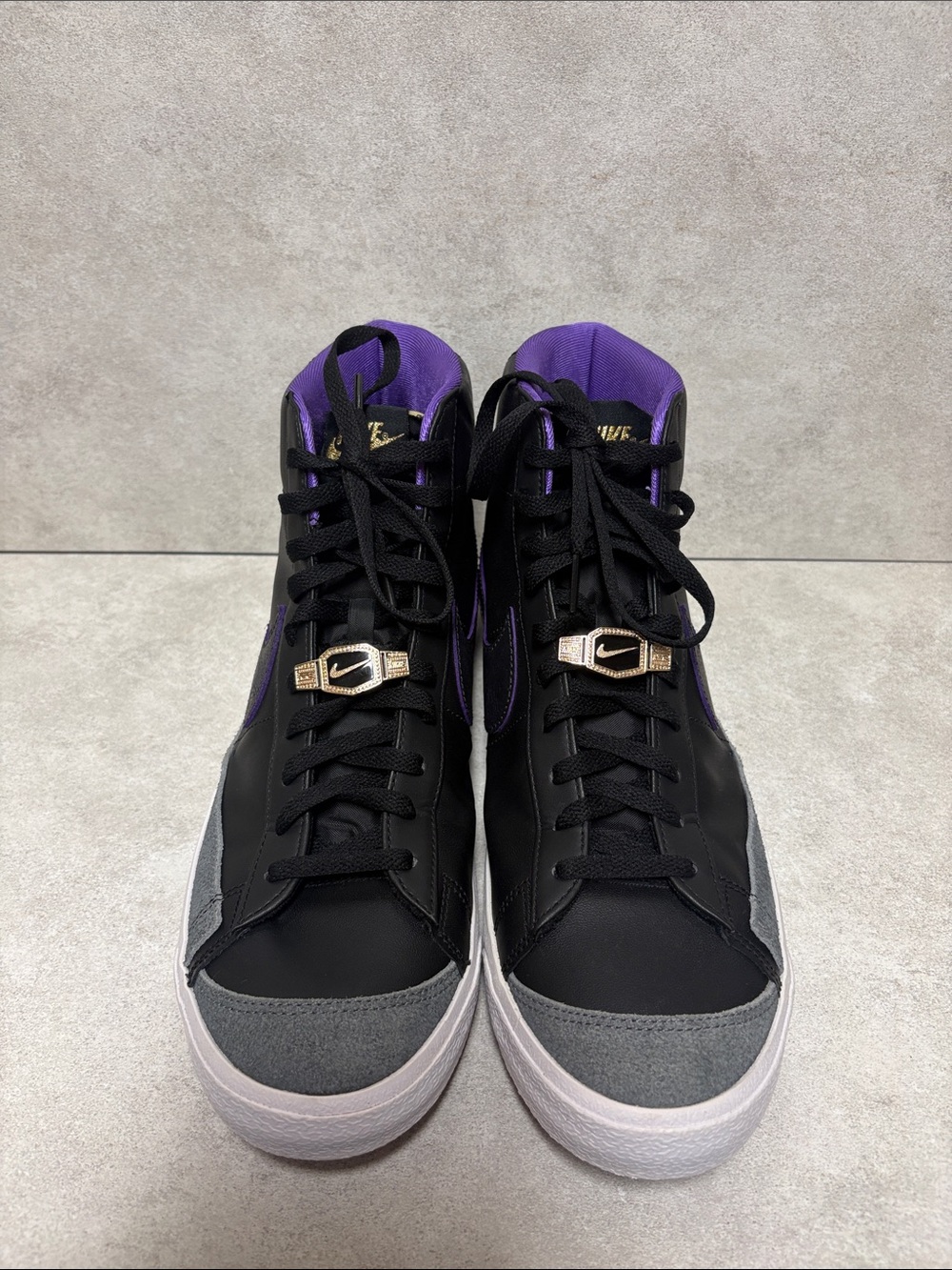 Blazer Mid 77 EMB Black/Grape/Grey. Worn one time
